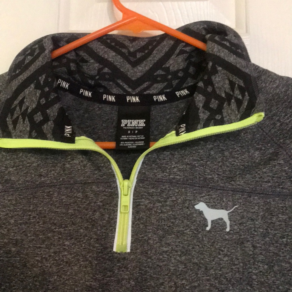 PINK vs pullover - Picture 3 of 4